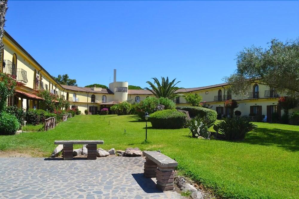 Horse Country Resort Congress & Spa - Hotel Ribot Arborea Exterior photo