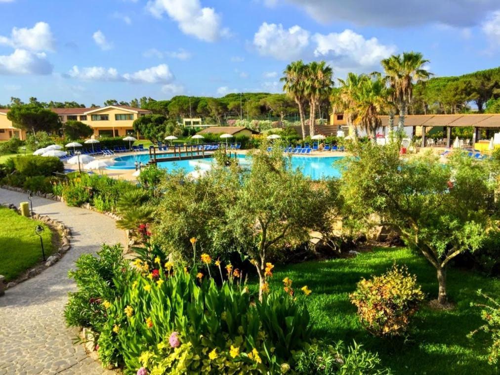 Horse Country Resort Congress & Spa - Hotel Ribot Arborea Exterior photo